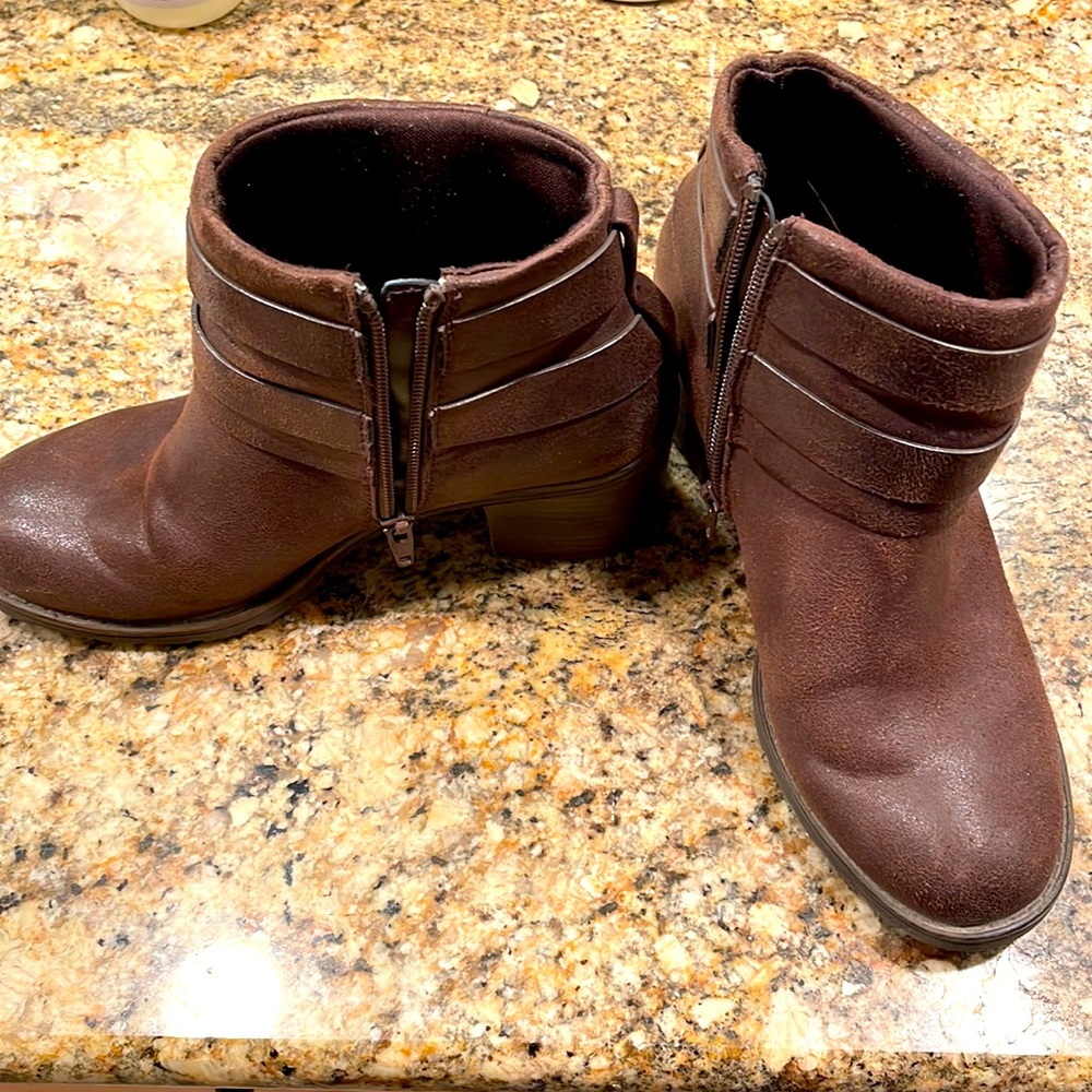 BareTraps Brown Ankle Boots - Size 6